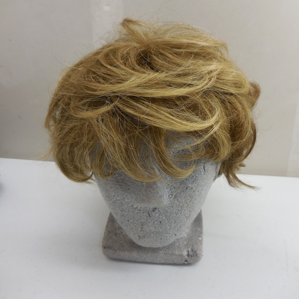 Tony‎ of Beverly Short Layered Blonde Synthetic Wig Modacrylic Fiber Japan